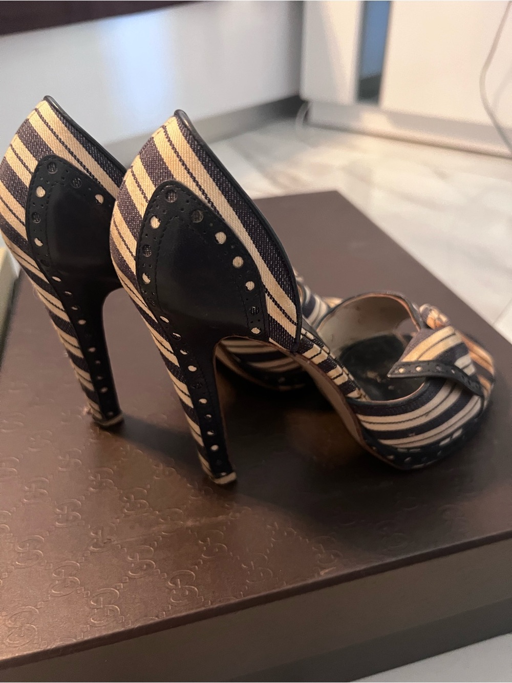 Maqeen vintage high hills sandals size 6